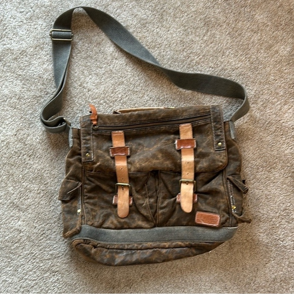 BedStu Hawkeye Messenger Bag